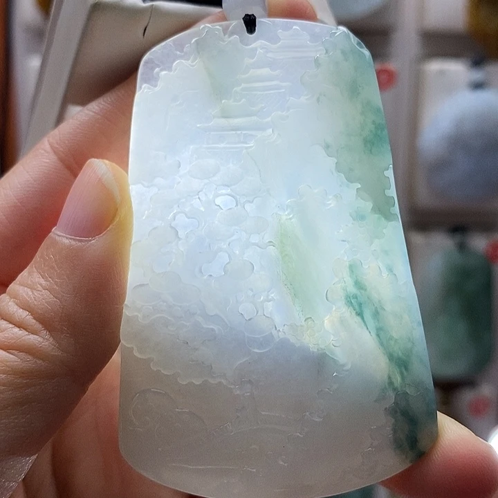 翡翠未镶嵌颈饰山水