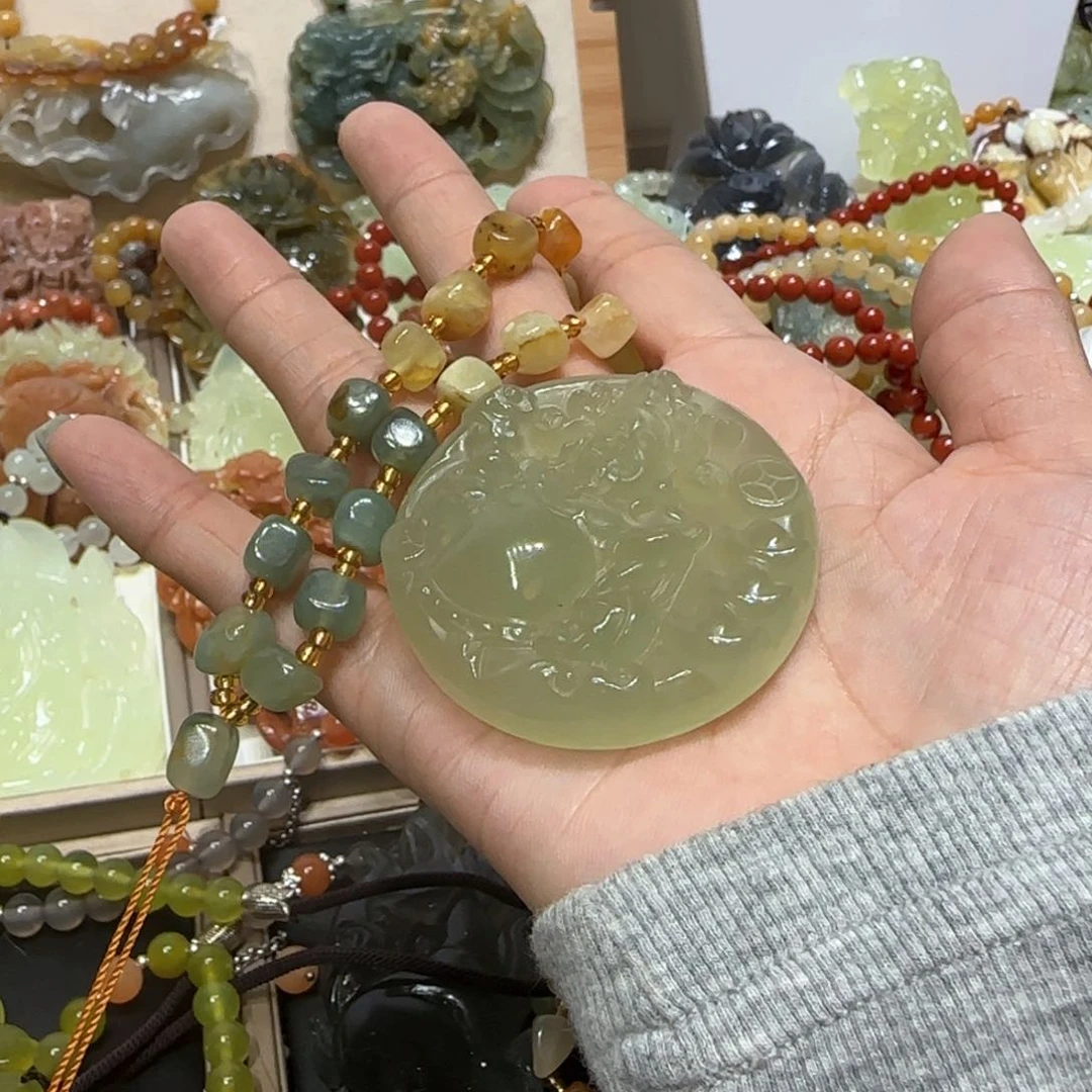 未镶嵌蛇纹石玉吊坠心***处