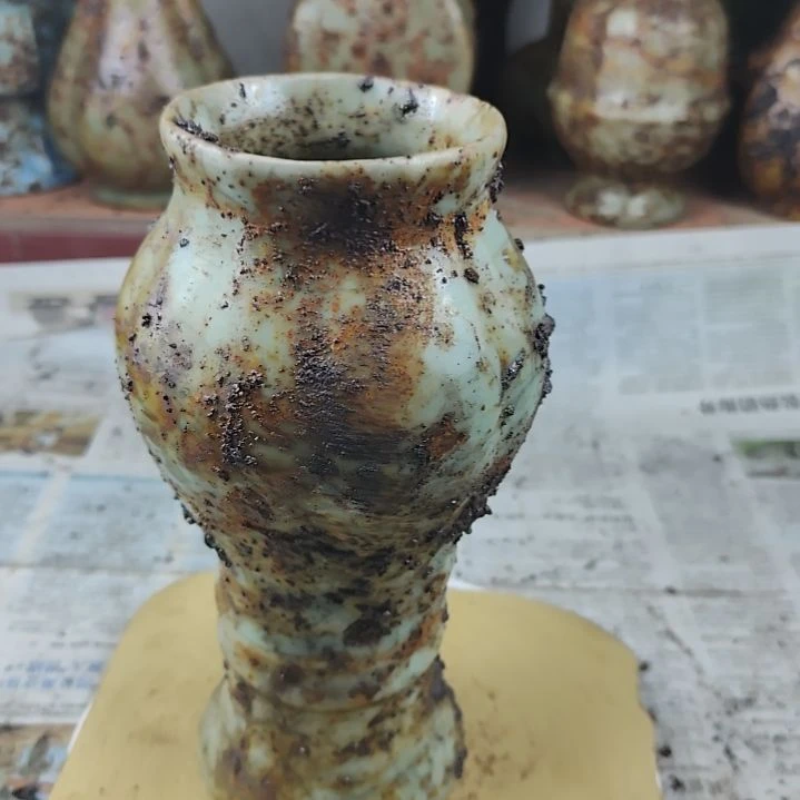 瓷片官窑生锈瓷束腰瓶