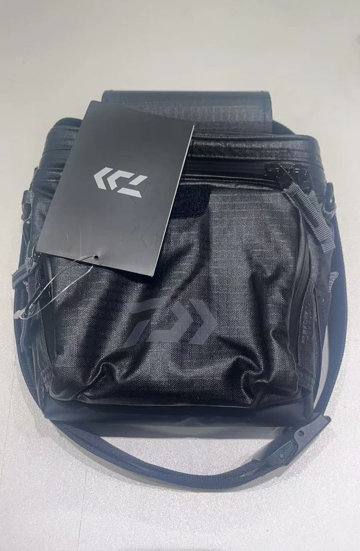 达瓦轻型斜跨包DAIWA路亚防水大容量腰包多功能渔具包收纳包