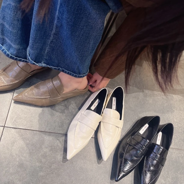 单鞋休闲四季通用女鞋网红深口粗跟时尚春季平底简约尖头