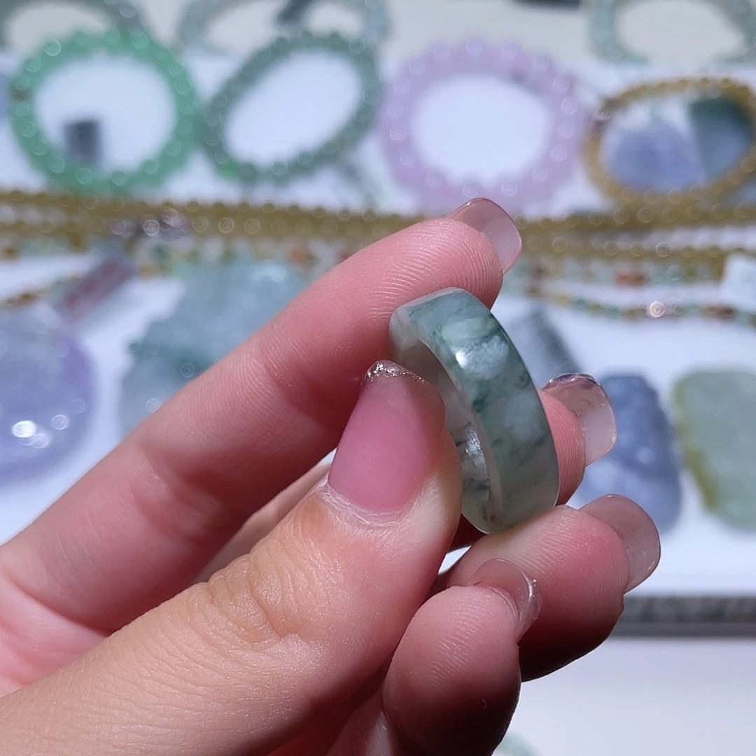 青***浅翡翠未镶嵌颈饰heljloloo