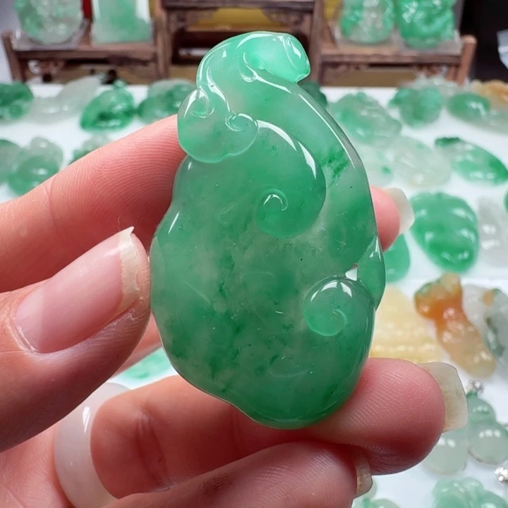颈饰未镶嵌石英质玉