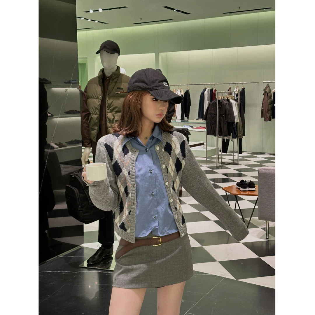 ANNA FREE 学院风棱格纹圆领长袖百搭秋季时尚毛衣针织开衫Z8605