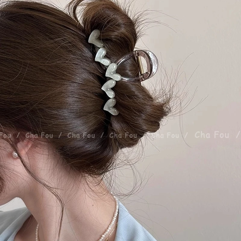 春夏甜美爱心抓夹女高级感2025 新款后脑勺发夹ins简约鲨鱼夹发饰