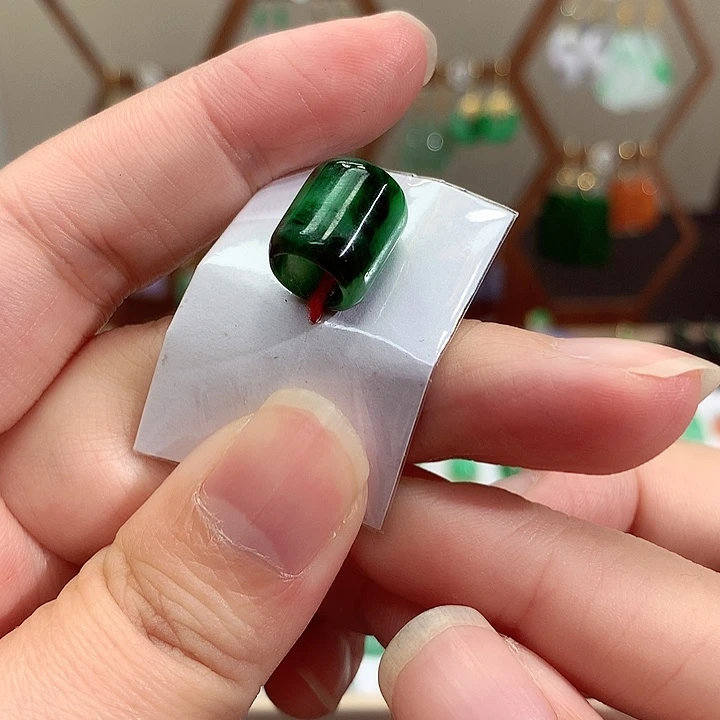 颈饰未镶嵌翡翠天然