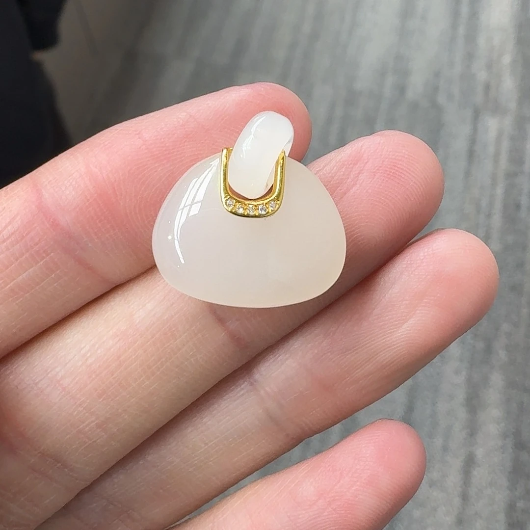 和田玉包18K金镶嵌38巴哥青海料