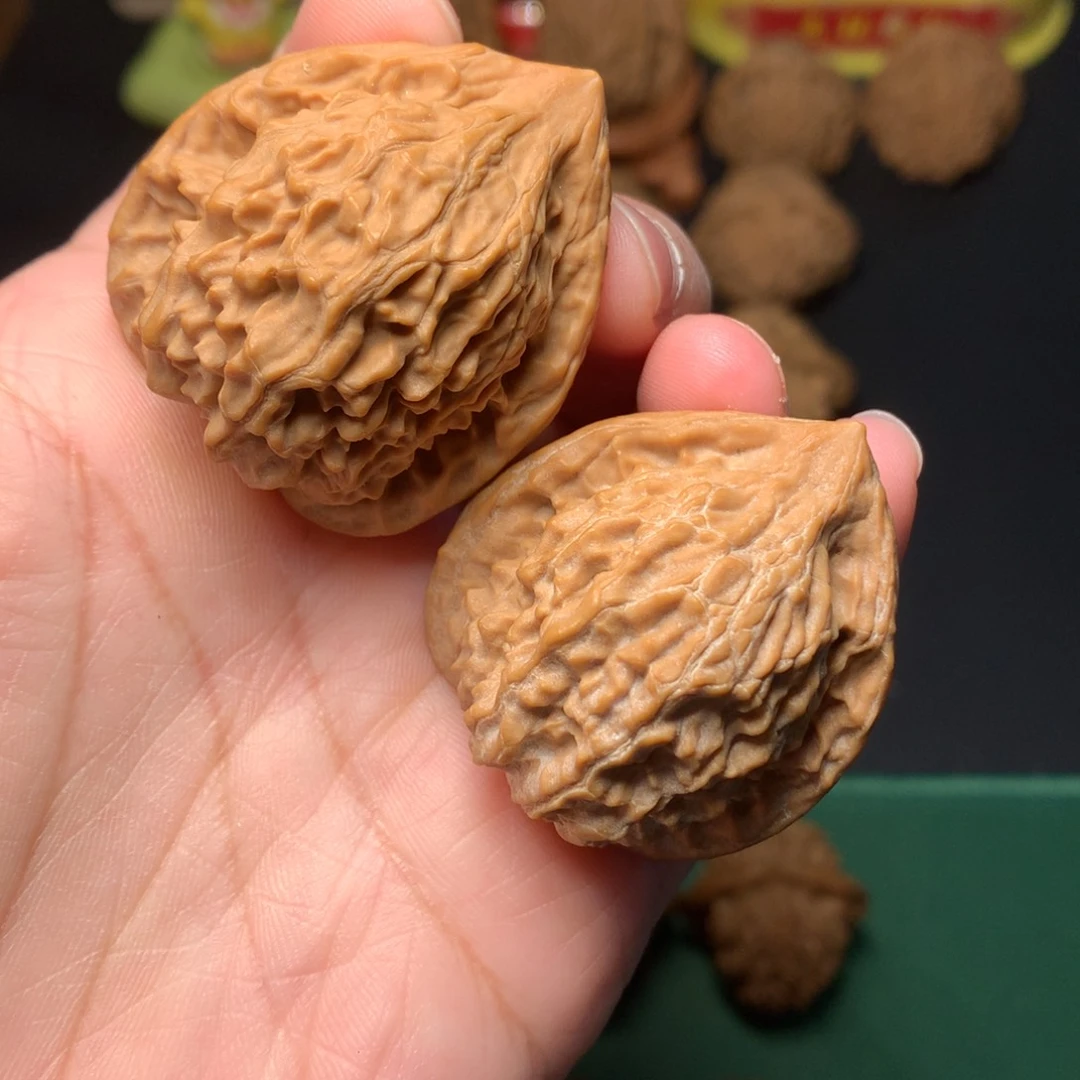 吊坠文玩核桃鱼*鹿野生一抹红