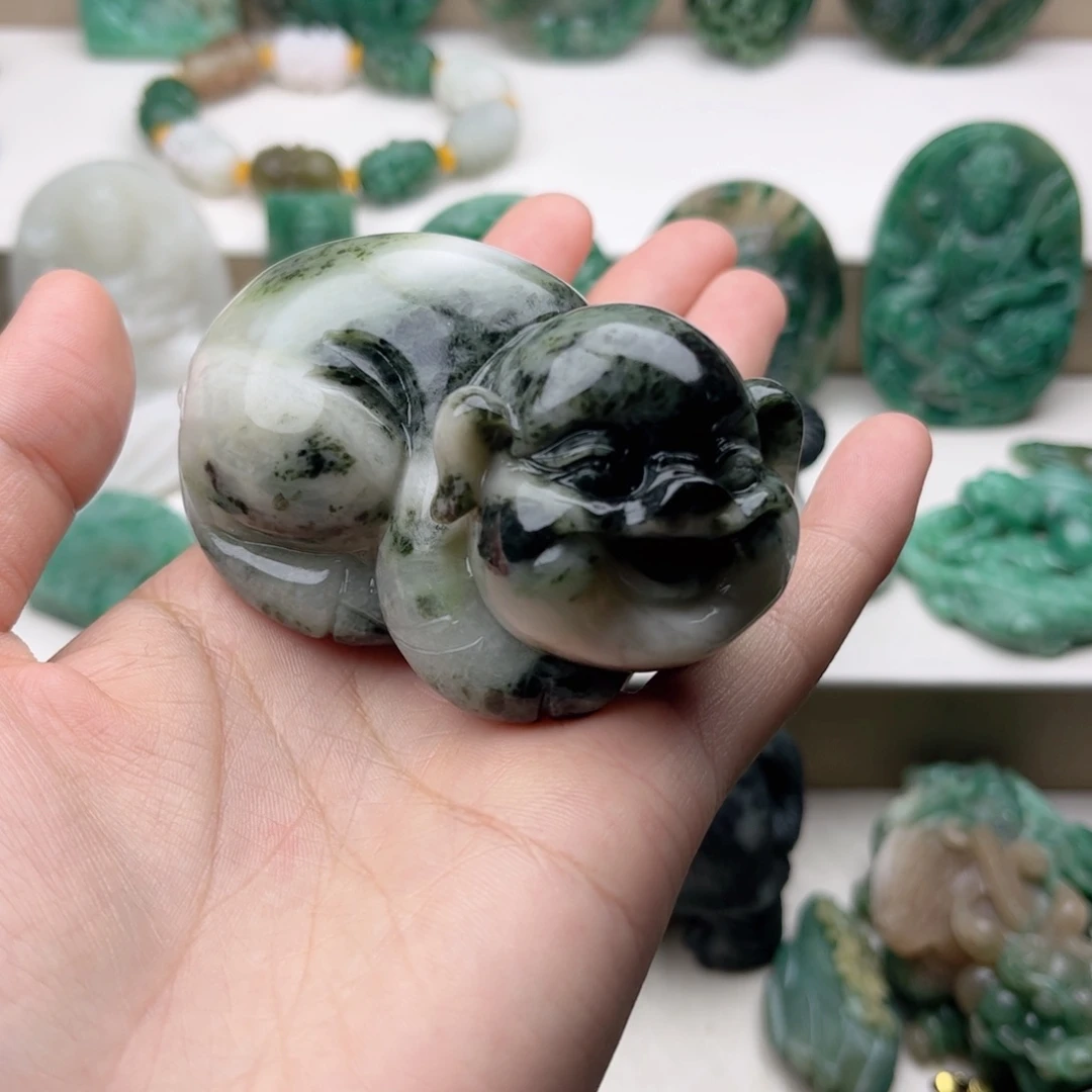 陌***上独山玉未镶嵌把件