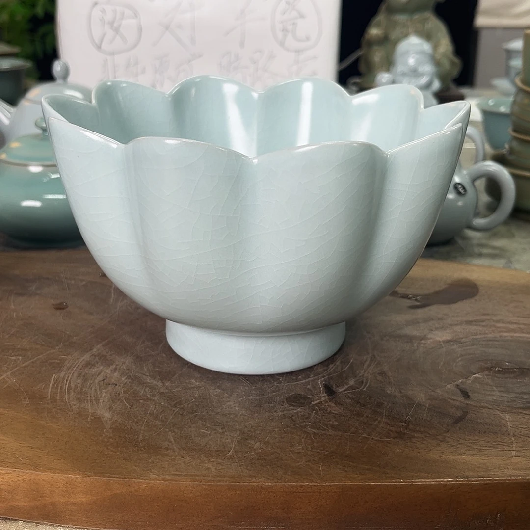 杯仿古，月白莲花温婉。。。微瑕