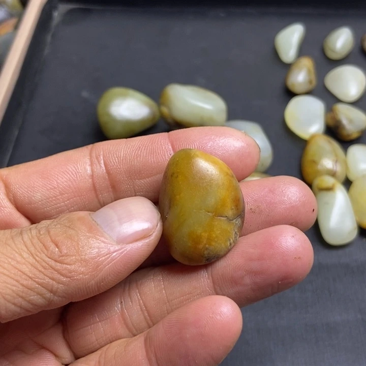 清***粥和田玉（糖玉）未镶嵌珠宝奇石