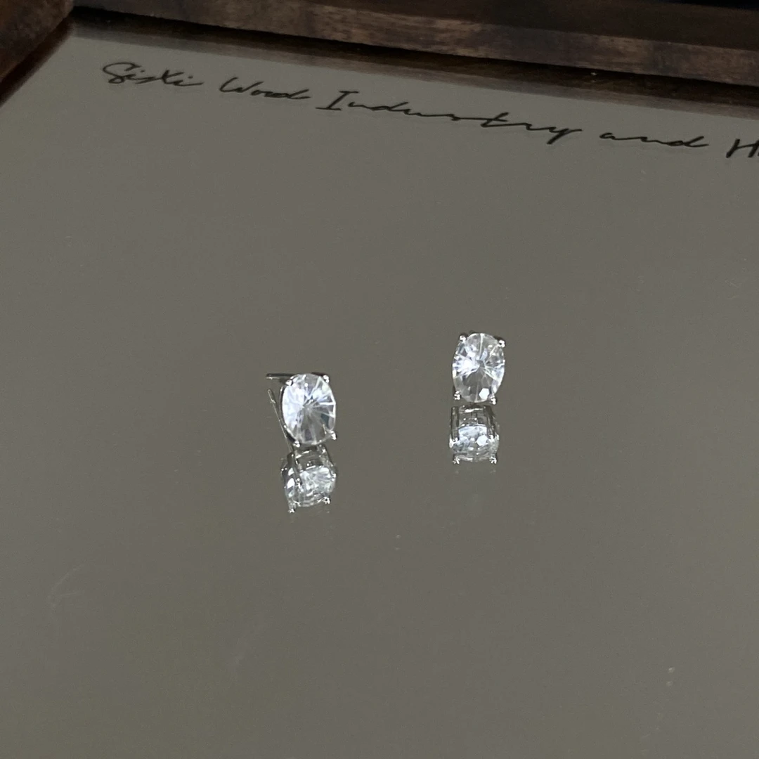 【星河】天然水晶白水晶净体烟花切银镶耳钉小众设计感L1262
