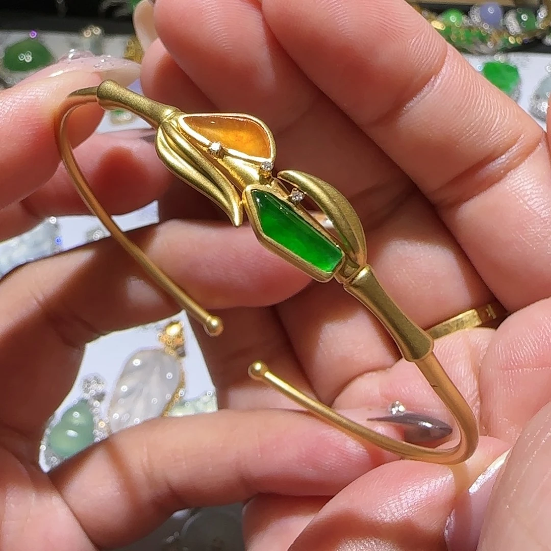 【闪购商品】18K金镶嵌手镯翡翠天然