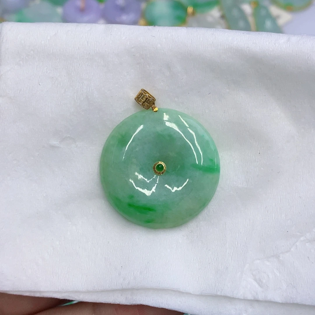 翡翠18K金镶嵌颈饰翡翠