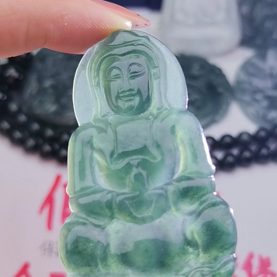 翡翠颈饰未镶嵌天然的A货翡翠