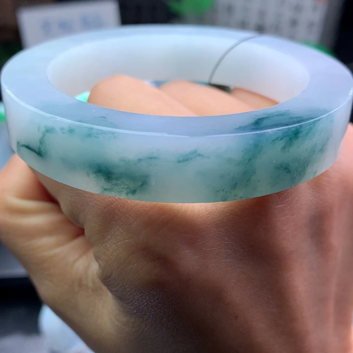 定制翡翠未镶嵌翡翠手镯