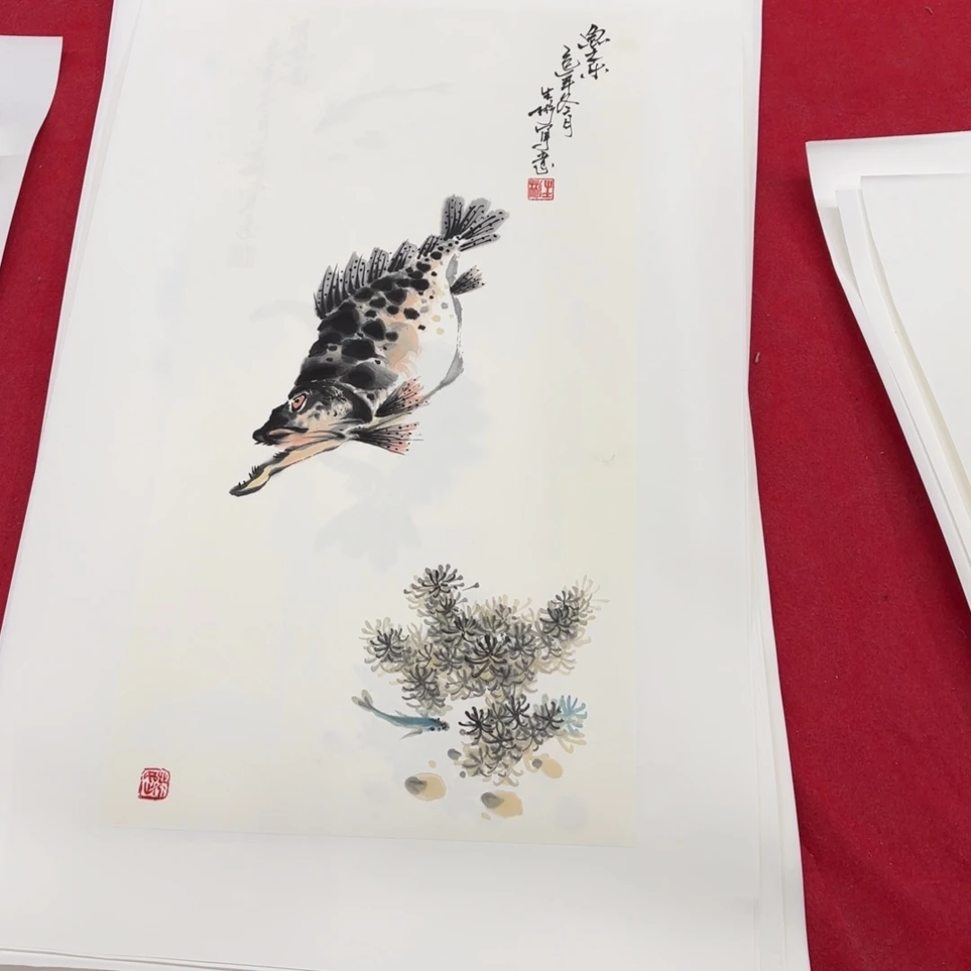 国画花鸟等图案为一体的