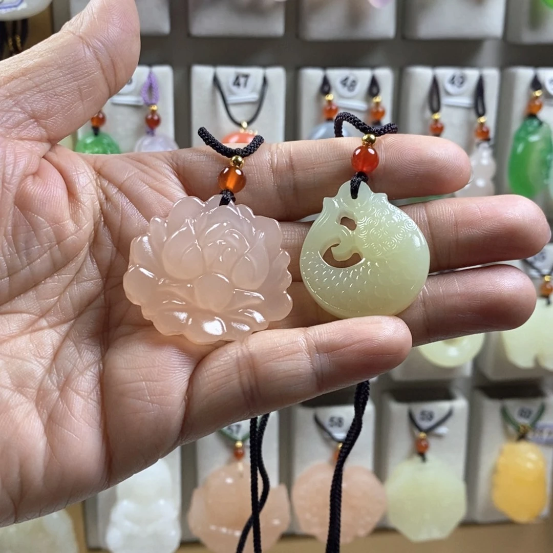 颈饰未镶嵌石英质玉（金丝玉）四****加