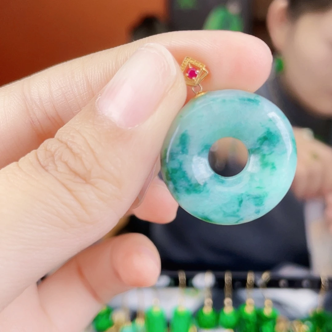 翡翠18K金镶嵌耳饰