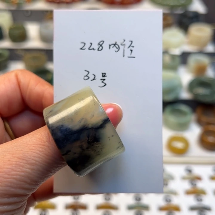 蛇纹石玉未镶嵌戒指