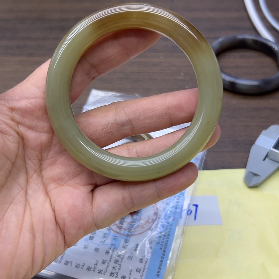 ****悦和田玉未镶嵌手镯59.1圈围697