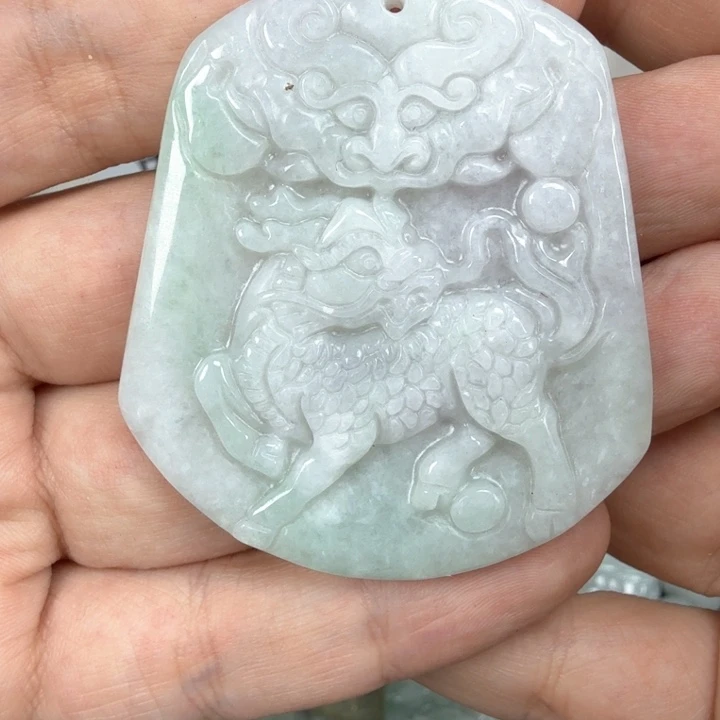 翡翠挂件未镶嵌翡翠