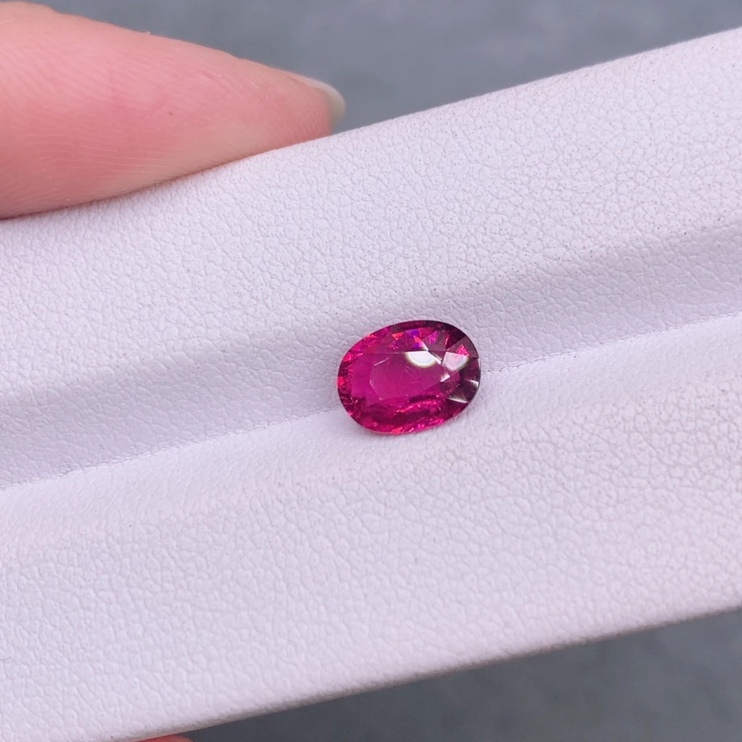 未镶嵌碧玺裸石1.32克拉卢比来