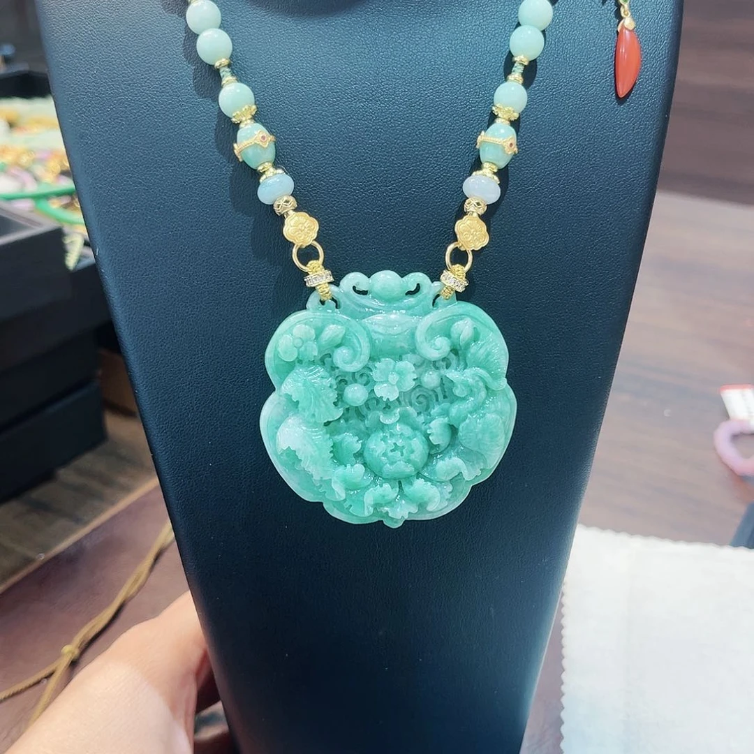 翡翠颈饰未镶嵌吊坠