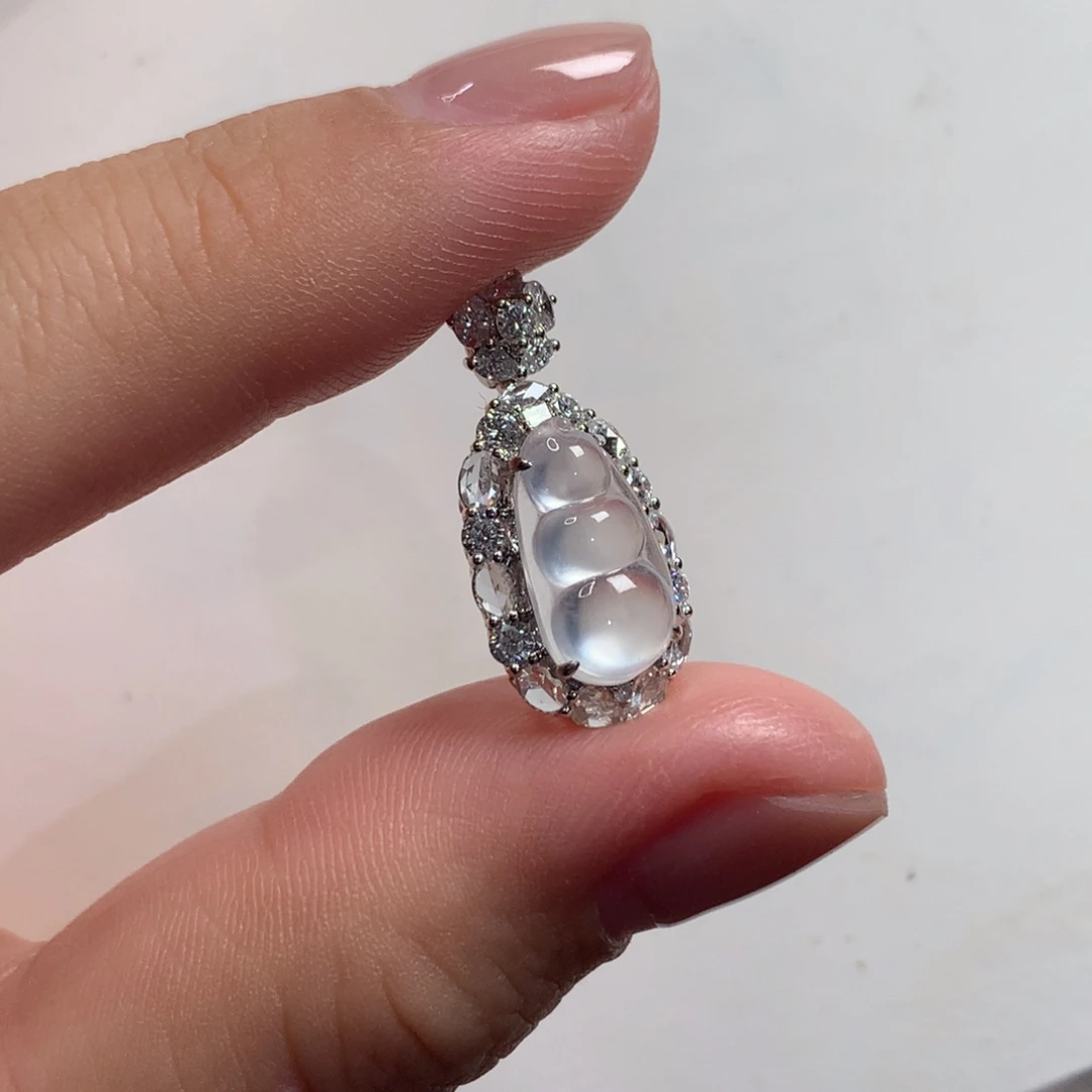 翡翠未镶嵌颈饰玻璃钢豆