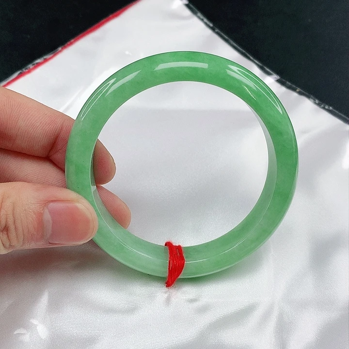 翡翠手镯未镶嵌圈56.4。1501