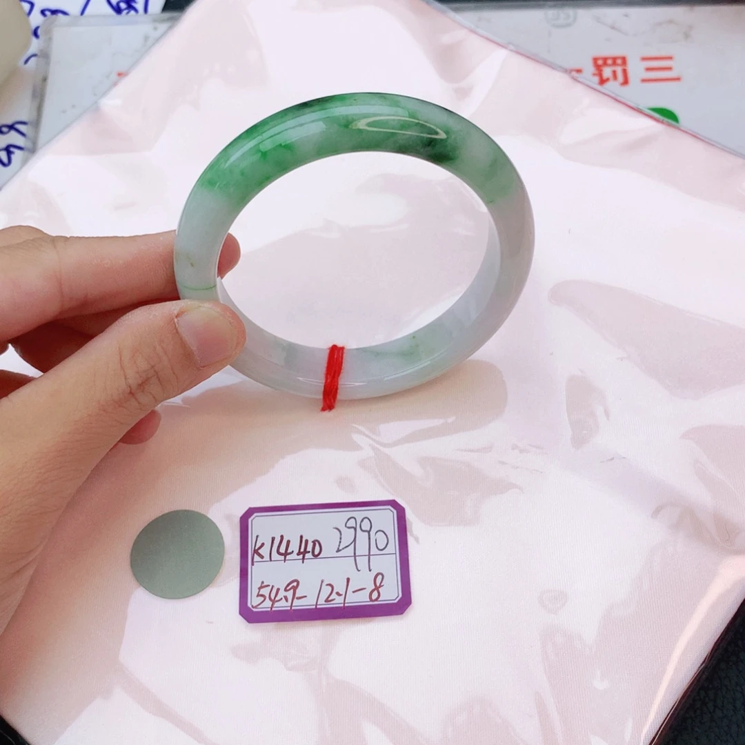 翡翠手镯未镶嵌翡翠