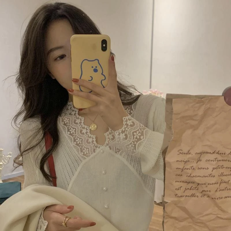白色V领蕾丝打底衫女内搭上衣秋冬季长袖修身洋派百搭潮流针织衫