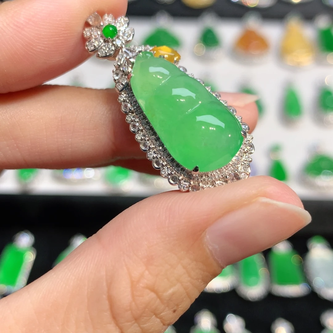 翡翠18K金镶嵌颈饰翡翠