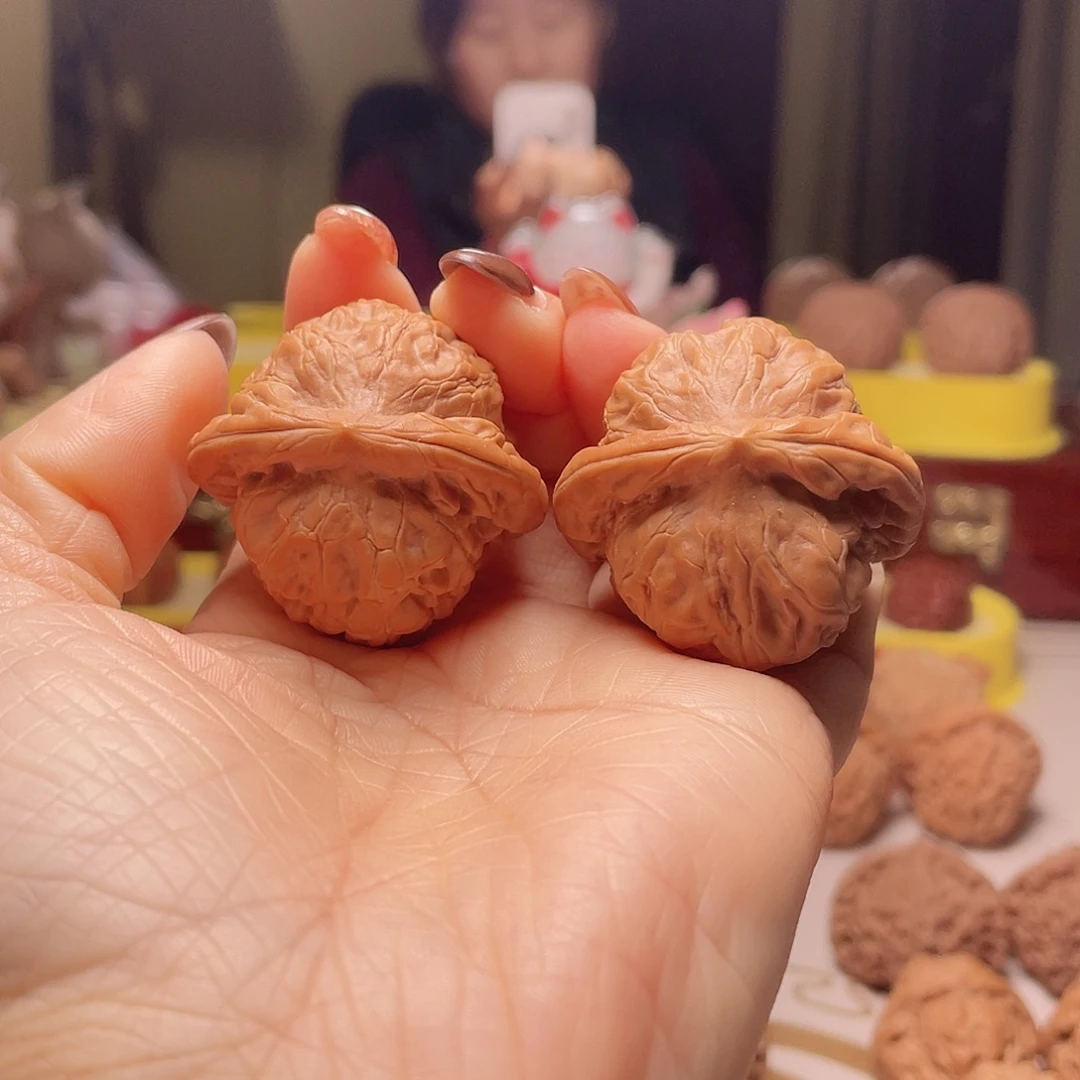 文玩核桃吊坠金字塔