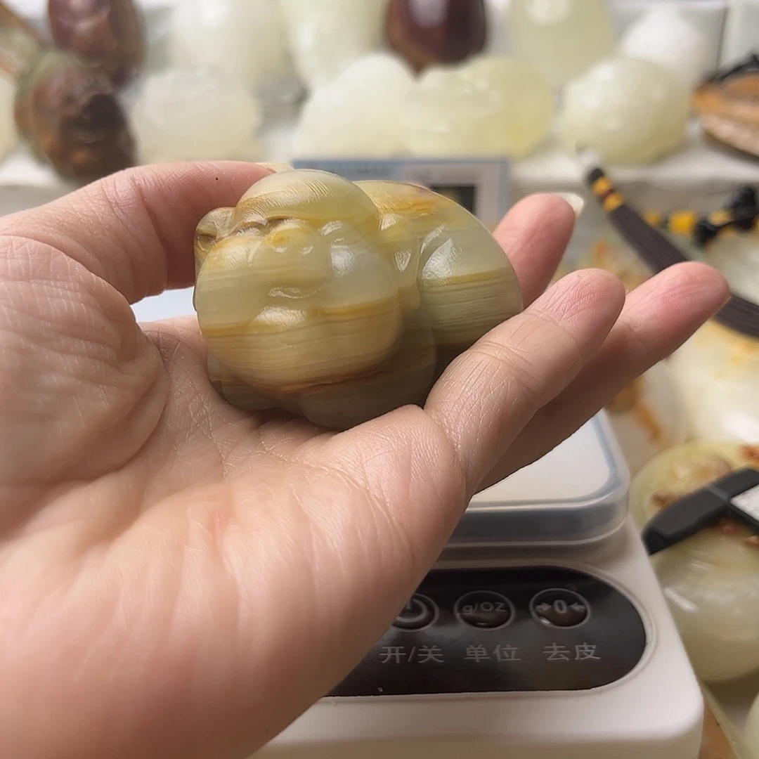 石材方解石手把摆件不退换微瑕猪