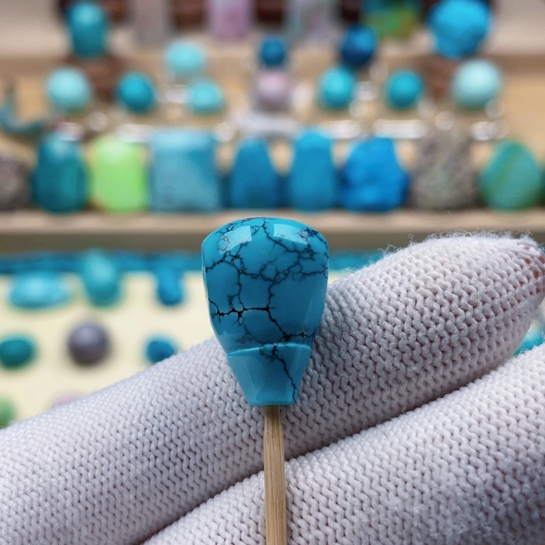 绿松石未镶嵌珠宝奇石