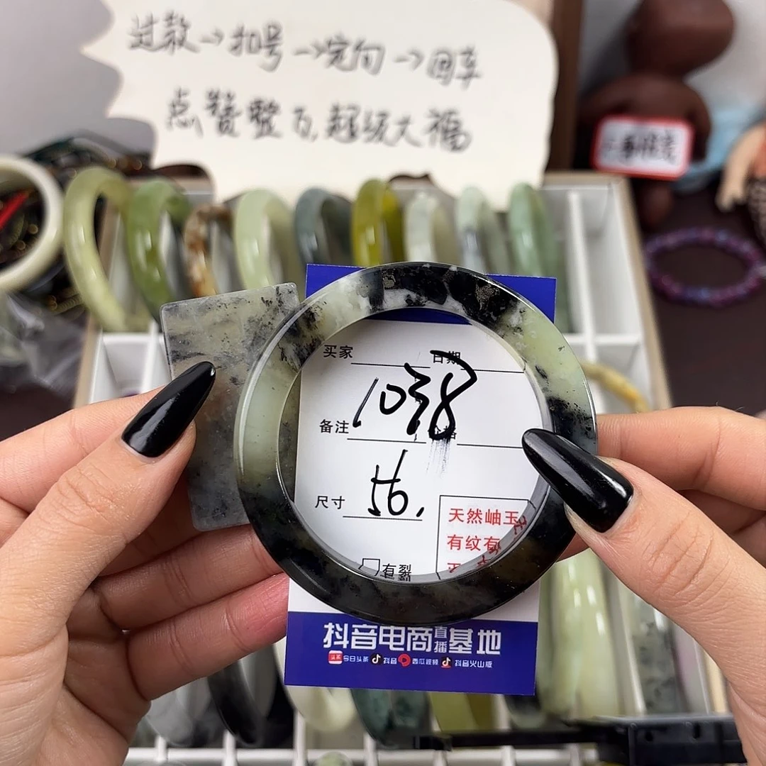 蛇纹石玉手镯未镶嵌一***?