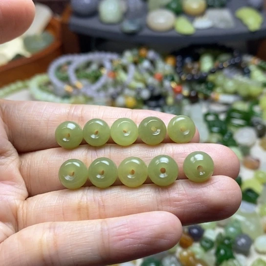 和田玉配件未镶嵌芋**?