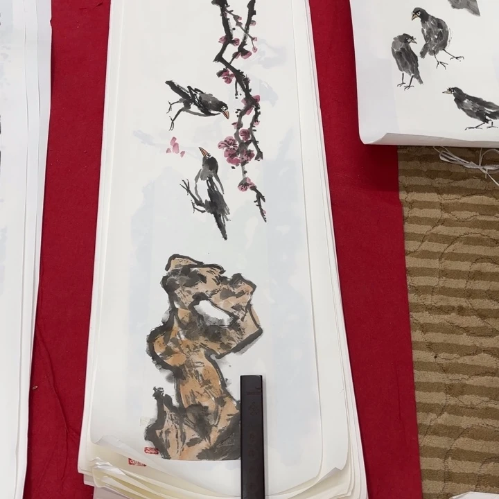 国画花鸟等图案为一体而