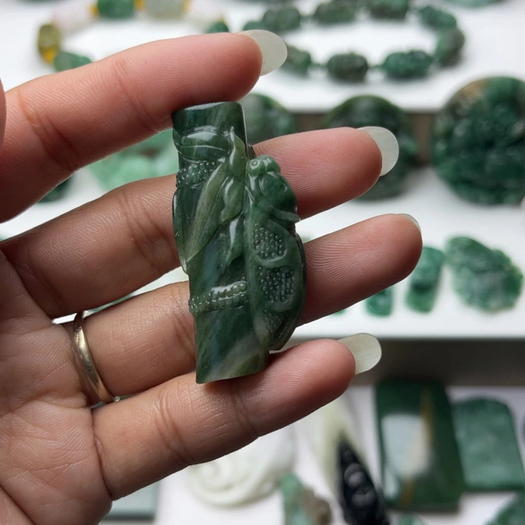 独山玉未镶嵌挂件