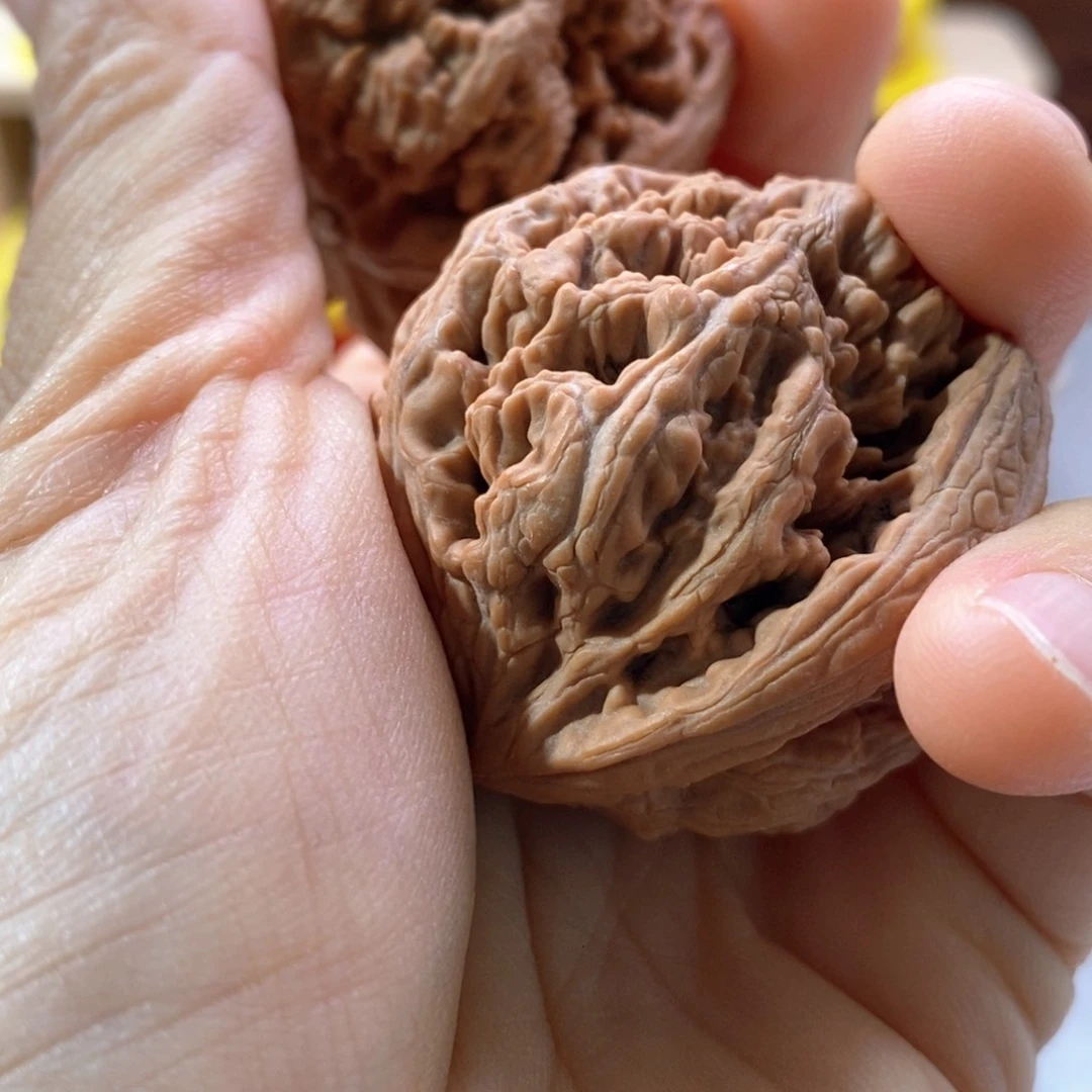 一***情吊坠文玩核桃42大粗筋