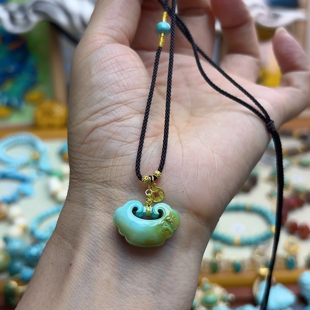 18K金镶嵌绿松石项链