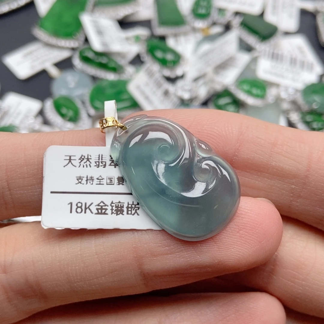 翡翠18K金镶嵌颈饰