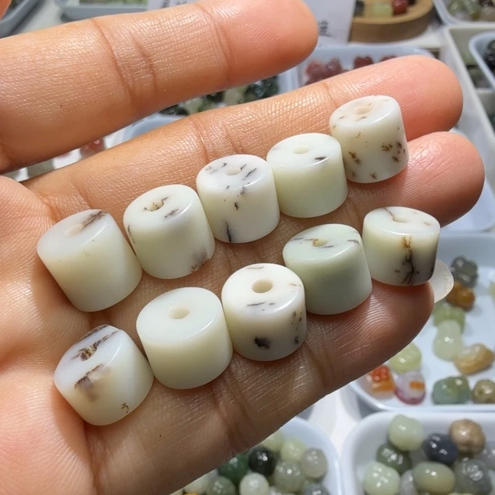 和田玉未镶嵌珠宝奇石