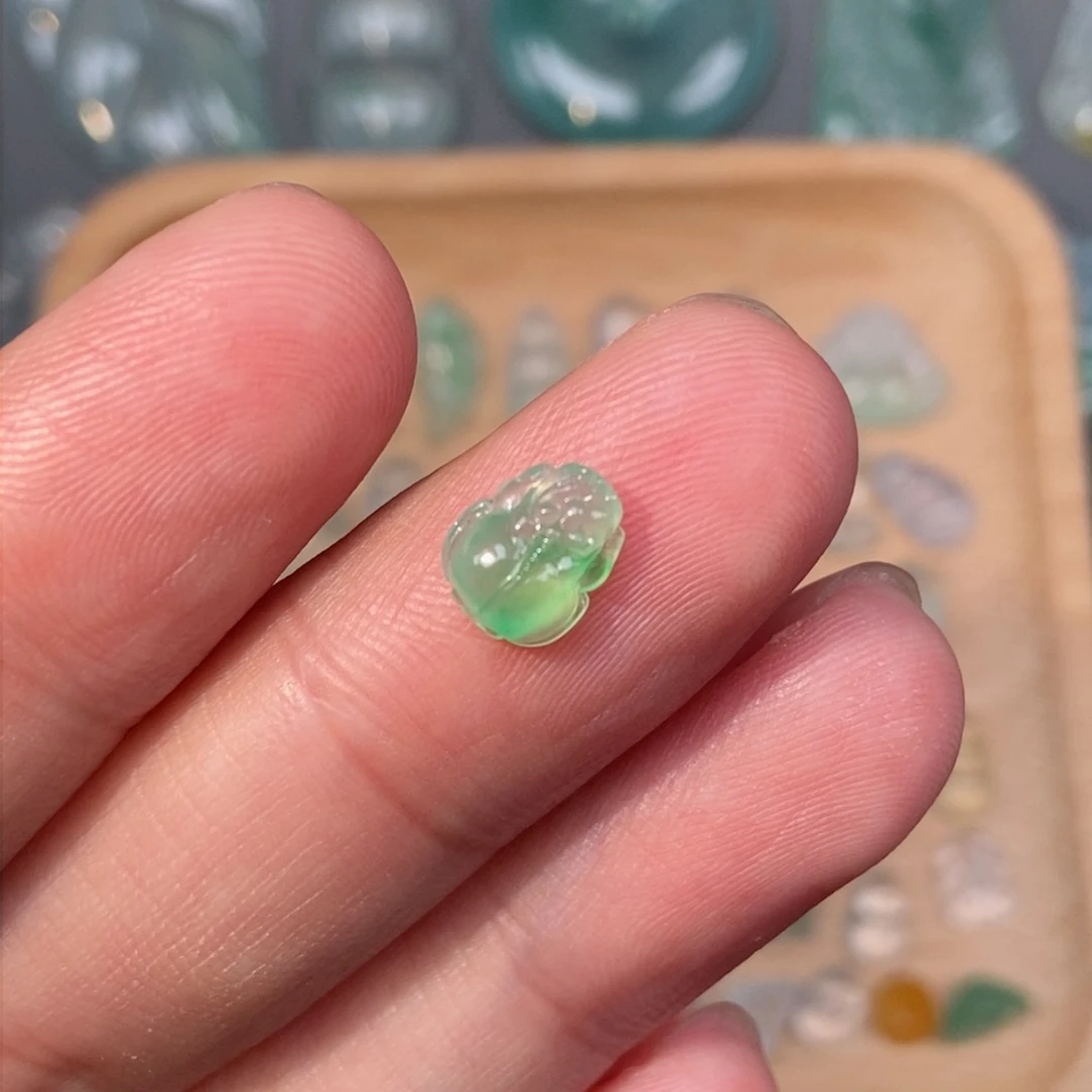 翡翠颈饰未镶嵌貔貅