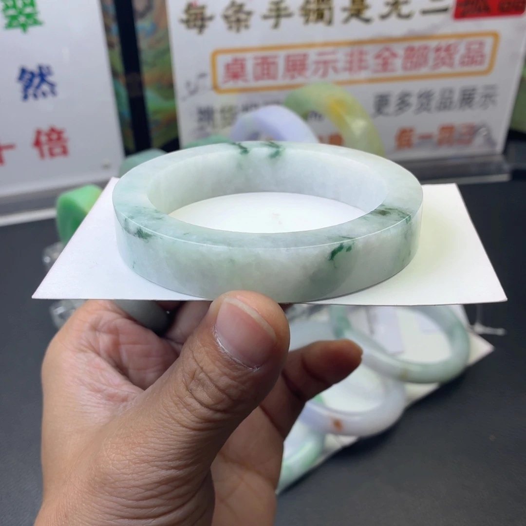 定制翡翠未镶嵌翡翠手镯