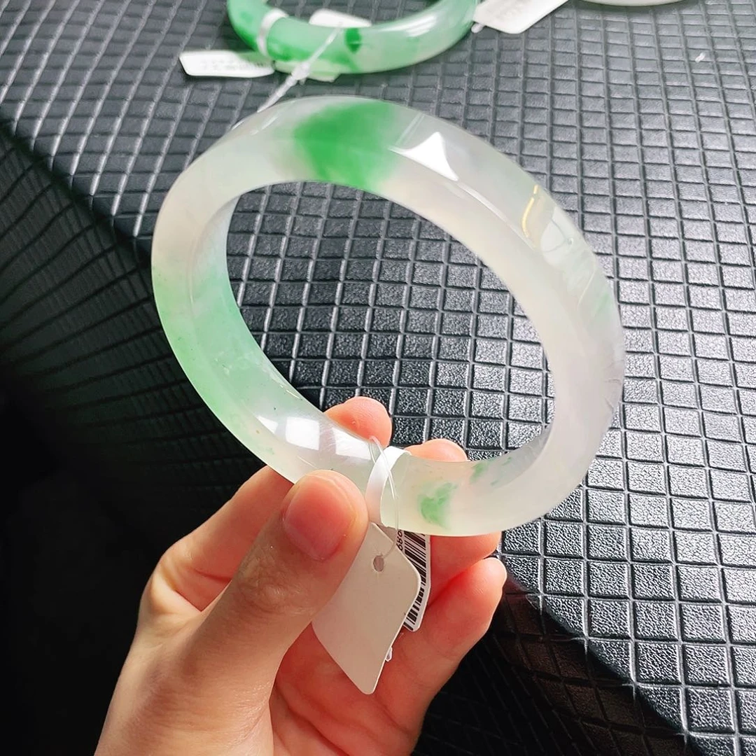 超***俗未镶嵌手镯石英质玉