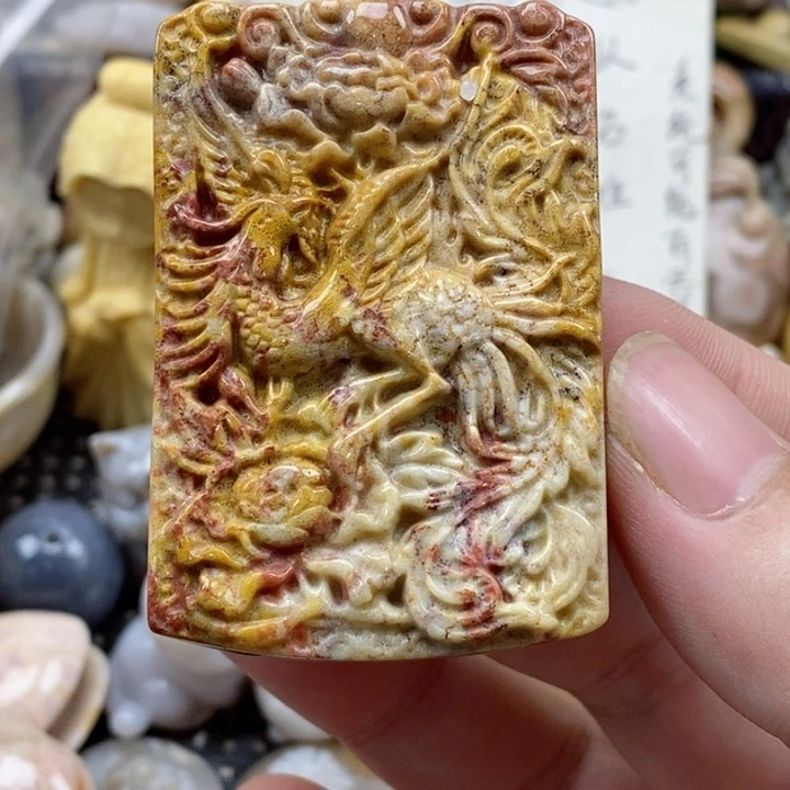 颈饰未镶嵌硅化珊瑚（珊瑚玉）