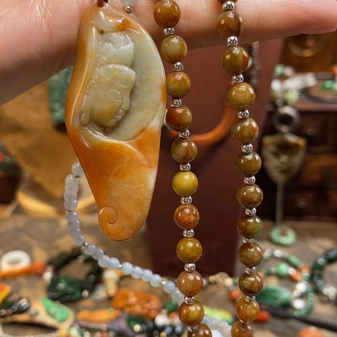 翡翠吊坠(赠链)未镶嵌