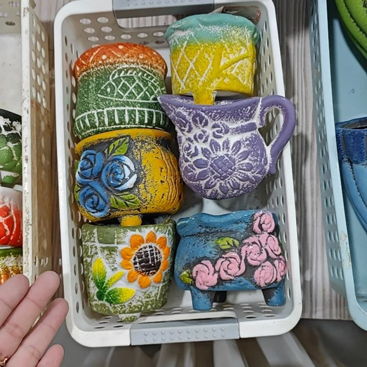 红陶吸水透气的白陶花盆